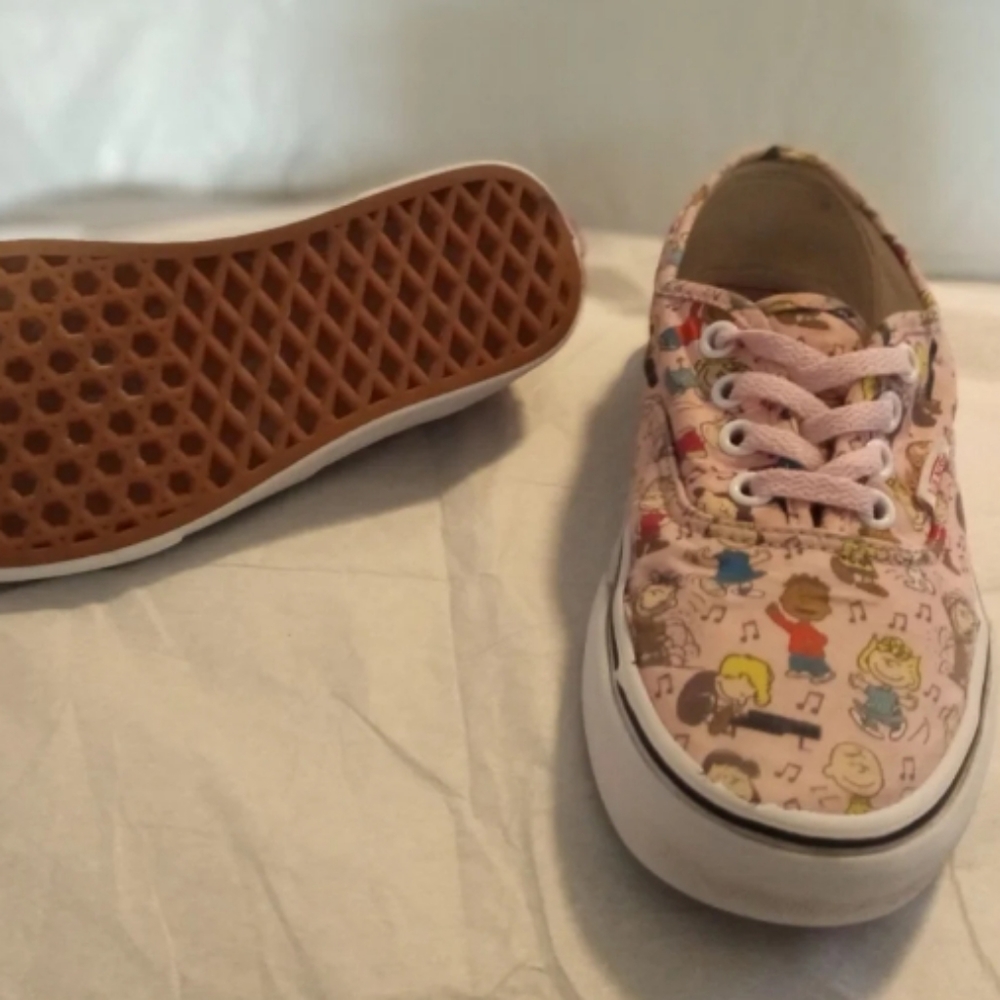 VANS PEANUTS BY SCHULZ SIZE M/4 W/5.5